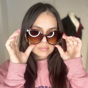 Tortoise round frame sunglasses with gold hardware